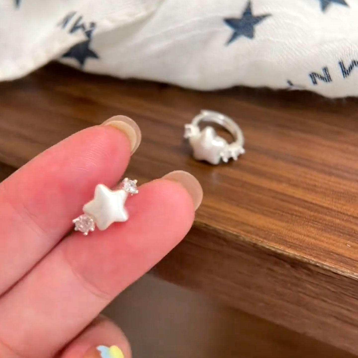 Elegant High-End Star Design Ear Clips for Women - 2025 Fashionable & Versatile Light Luxury Jewelry Elegant High-End Star Design Ear Clips for Women - 2025 Fashionable & Versatile Light Luxury Jewelry