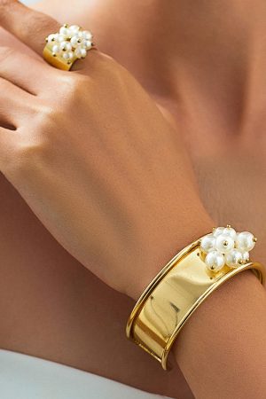 Elegant Imitation Pearl Pendant Tassel Bracelet - Retro Smooth Open Bangle for Women, European American Style, Cold City Fashion