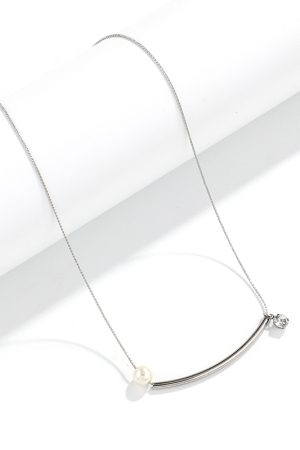 Elegant Korean Minimalist Pearl Necklace - Light Luxury Clavicle Chain for High-End Fashion Style