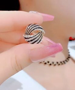 Elegant Korean Style Pure Silver Ear Clips - Light Luxury Fashion Earrings, Trendy Versatile Ear Pendants for a Chic Look