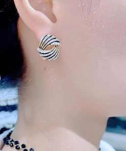 Elegant Korean Style Pure Silver Ear Clips - Light Luxury Fashion Earrings, Trendy Versatile Ear Pendants for a Chic Look