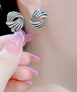 Elegant Korean Style Pure Silver Ear Clips - Light Luxury Fashion Earrings, Trendy Versatile Ear Pendants for a Chic Look