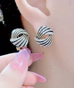 Elegant Korean Style Pure Silver Ear Clips - Light Luxury Fashion Earrings, Trendy Versatile Ear Pendants for a Chic Look