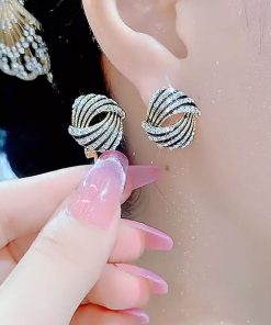 Elegant Korean Style Pure Silver Ear Clips - Light Luxury Fashion Earrings, Trendy Versatile Ear Pendants for a Chic Look
