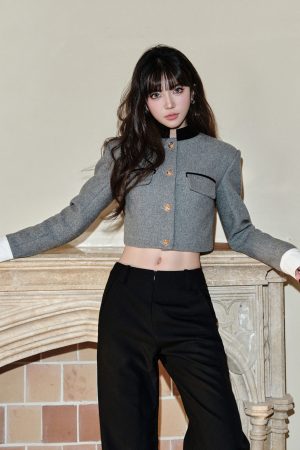 Elegant Loose Woolen Coat with High-End Metal Buckle for Women - Chic Short Design for Effortless Style