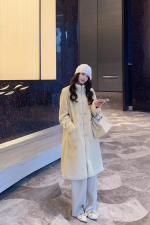 Elegant Mid-Length Stand Collar Wool Coat for Women, High-End Quality, Chic Fur Detail, Perfect for Fall and Winter Fashion