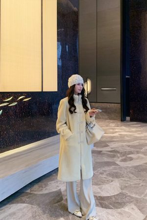 Elegant Mid-Length Stand Collar Wool Coat for Women, High-End Quality, Chic Fur Detail, Perfect for Fall and Winter Fashion