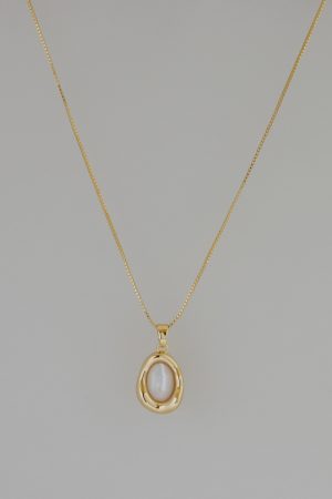 Elegant Minimalist White Mother-of-Pearl Pendant Necklace - High-End Versatile French Collarbone Chain for Commuter Style