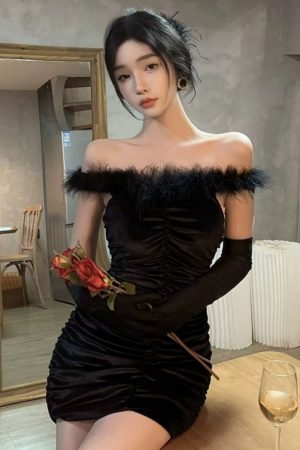 Elegant One-Shoulder Gold Velvet Evening Gown - Sophisticated Short Dress for Women's Annual Meetings and Formal Events