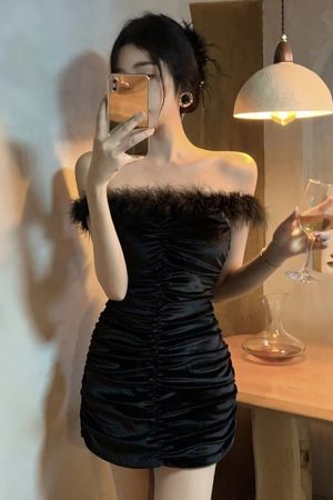 Elegant One-Shoulder Gold Velvet Evening Gown - Sophisticated Short Dress for Women's Annual Meetings and Formal Events