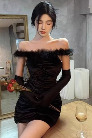 Elegant One-Shoulder Gold Velvet Evening Gown - Sophisticated Short Dress for Women's Annual Meetings and Formal Events