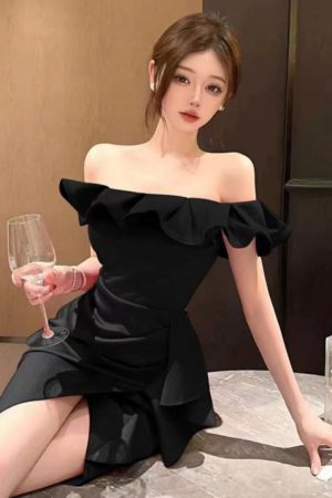 Elegant One-Shoulder Long Dress with Ruffles, High-Slit Evening Gown for Women, Sophisticated Formal Wear