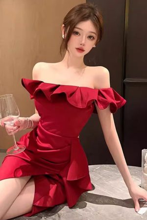 Elegant One-Shoulder Long Dress with Ruffles, High-Slit Evening Gown for Women, Sophisticated Formal Wear
