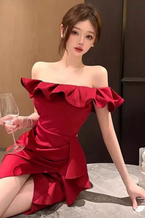 Elegant One-Shoulder Long Dress with Ruffles, High-Slit Evening Gown for Women, Sophisticated Formal Wear