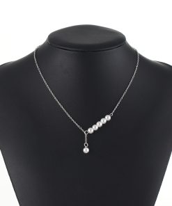 Elegant Pearl Tassel Necklace for Women - Minimalist Clavicle Chain, Fashionable Niche Design, Perfect for Everyday Wear