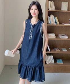 Elegant Petite Sleeveless Dress for Summer - Trendy Classy Style for May Day Outings, Perfect for 90s and Y2K Fashion Lovers