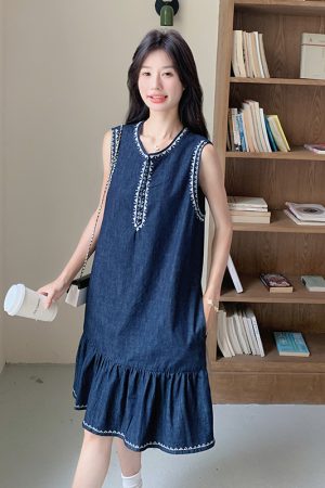 Elegant Petite Sleeveless Dress for Summer - Trendy Classy Style for May Day Outings, Perfect for 90s and Y2K Fashion Lovers