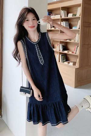 Elegant Petite Sleeveless Dress for Summer - Trendy Classy Style for May Day Outings, Perfect for 90s and Y2K Fashion Lovers