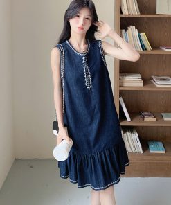 Elegant Petite Sleeveless Dress for Summer - Trendy Classy Style for May Day Outings, Perfect for 90s and Y2K Fashion Lovers