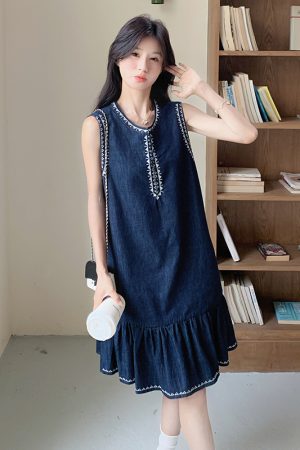 Elegant Petite Sleeveless Dress for Summer - Trendy Classy Style for May Day Outings, Perfect for 90s and Y2K Fashion Lovers