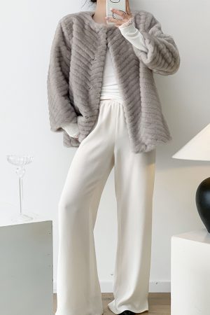 Elegant Retro Herringbone Embossed Faux Fur Women's Winter Coat - Eco-Friendly Minimalist Shoulder-Length Short Jacket
