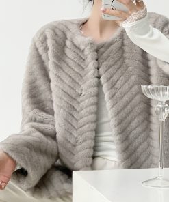 Elegant Retro Herringbone Embossed Faux Fur Women's Winter Coat - Eco-Friendly Minimalist Shoulder-Length Short Jacket