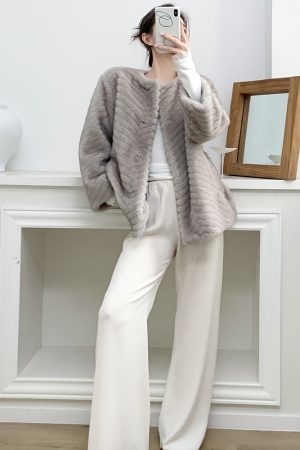 Elegant Retro Herringbone Embossed Faux Fur Women's Winter Coat - Eco-Friendly Minimalist Shoulder-Length Short Jacket