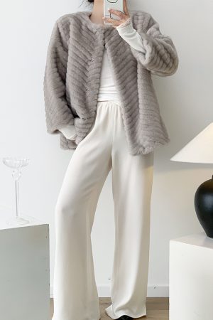Elegant Retro Herringbone Embossed Faux Fur Women's Winter Coat - Eco-Friendly Minimalist Shoulder-Length Short Jacket