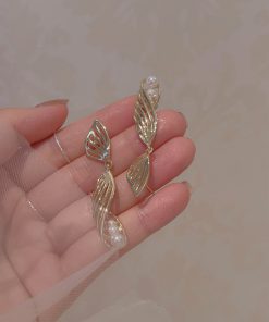 Elegant Retro Spiral Pearl Earrings for Women â€“ High-End 2025 Niche Design, French Palace Style