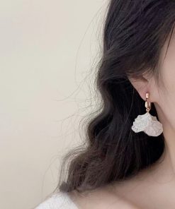 Elegant Shell Flower Drop Earrings for Women, Niche French Style Ear Clips, 2025 Trendy Design