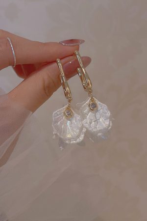 Elegant Shell Flower Drop Earrings for Women, Niche French Style Ear Clips, 2025 Trendy Design