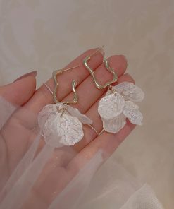 Elegant Shell Flower Drop Earrings for Women, Niche French Style Ear Clips, 2025 Trendy Design