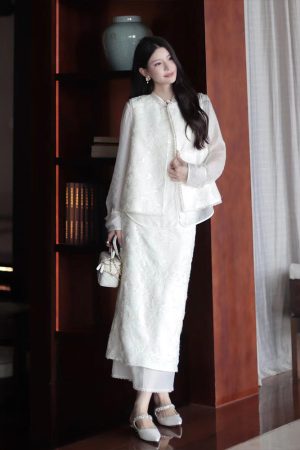 Elegant Sleeveless Jacket Vest in New Chinese Style - Women's Moonlight Listening to the Wind Design for Spring 2025 Fashion