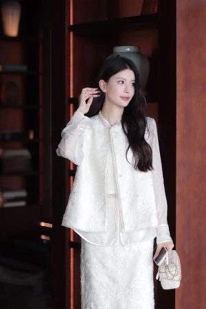 Elegant Sleeveless Jacket Vest in New Chinese Style - Women's Moonlight Listening to the Wind Design for Spring 2025 Fashion