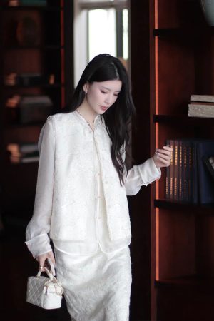 Elegant Sleeveless Jacket Vest in New Chinese Style - Women's Moonlight Listening to the Wind Design for Spring 2025 Fashion