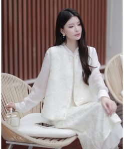 Elegant Sleeveless Jacket Vest in New Chinese Style - Women's Moonlight Listening to the Wind Design for Spring 2025 Fashion