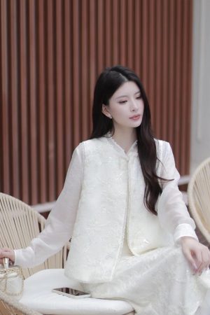Elegant Sleeveless Jacket Vest in New Chinese Style - Women's Moonlight Listening to the Wind Design for Spring 2025 Fashion
