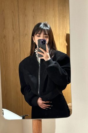 Elegant Slim-Fit Corduroy Suit for Women - Short Jacket & Casual Long Pants - Stylish 90s-Inspired Outfit, Perfect for Chic Occasions