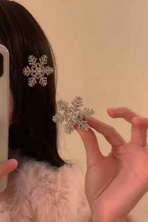 Elegant Snowflake Pearl Hair Clip for Women - High-End Autumn Winter Side Clip for Bangs, Sweet Small Hairpin Accessory