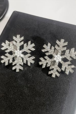 Elegant Snowflake Pearl Hair Clip for Women - High-End Autumn Winter Side Clip for Bangs, Sweet Small Hairpin Accessory