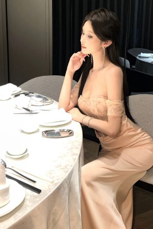 Elegant Strapless Evening Gown with Lace Splicing - High-End French-Style Light Luxury Dress for Banquet and Special Occasions