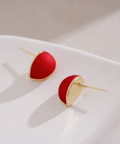 Elegant Tea-Colored Arc-Shaped Ear Studs, Retro French Hepburn Style Earrings, Unique High-End Design for Timeless Chic