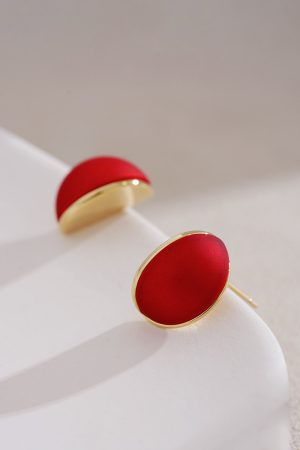 Elegant Tea-Colored Arc-Shaped Ear Studs, Retro French Hepburn Style Earrings, Unique High-End Design for Timeless Chic