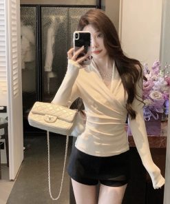 Elegant V-Neck Knitted Base Shirt for Women - Unique Waist-Cinching Silhouette, Perfect for Winter Layering and 90s Style Fashion