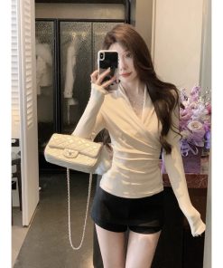 Elegant V-Neck Knitted Base Shirt for Women - Unique Waist-Cinching Silhouette, Perfect for Winter Layering and 90s Style Fashion