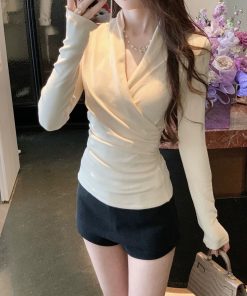 Elegant V-Neck Knitted Base Shirt for Women - Unique Waist-Cinching Silhouette, Perfect for Winter Layering and 90s Style Fashion
