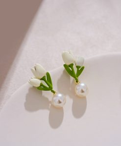 Elegant White Tulip Stud Earrings with Pearl Accents, High-End Floral Drop Earrings for Women, Tea-Themed Jewelry, Unique Design