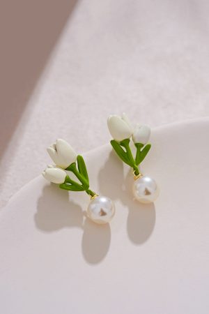 Elegant White Tulip Stud Earrings with Pearl Accents, High-End Floral Drop Earrings for Women, Tea-Themed Jewelry, Unique Design