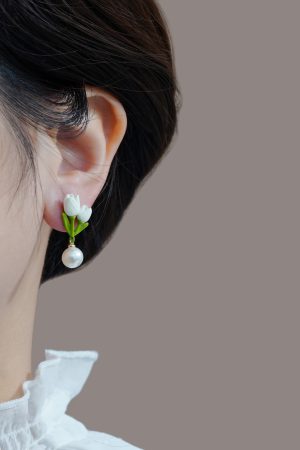 Elegant White Tulip Stud Earrings with Pearl Accents, High-End Floral Drop Earrings for Women, Tea-Themed Jewelry, Unique Design