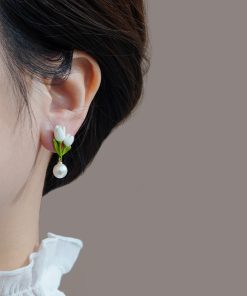 Elegant White Tulip Stud Earrings with Pearl Accents, High-End Floral Drop Earrings for Women, Tea-Themed Jewelry, Unique Design